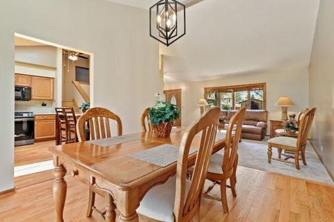515 Hampton Cir, Bartlett, IL 60103 photo 11