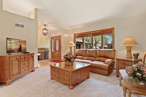 515 Hampton Cir, Bartlett, IL 60103 photo 9