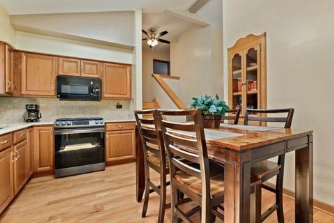 515 Hampton Cir, Bartlett, IL 60103 photo 3