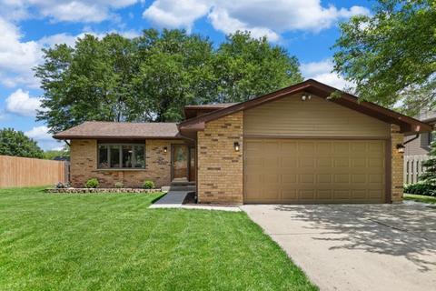 515 Hampton Cir, Bartlett, IL 60103 photo 1
