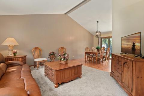 515 Hampton Cir, Bartlett, IL 60103 photo 6