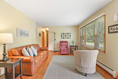 1312 Meadow Ln, Mchenry, IL 60050 photo 2
