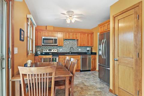1312 Meadow Ln, Mchenry, IL 60050 photo 4
