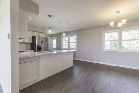 413 E Northtown Rd, Normal, IL 61761 photo 9