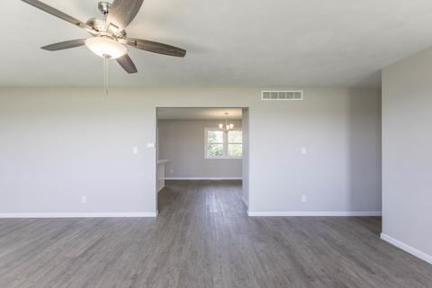 413 E Northtown Rd, Normal, IL 61761 photo 8