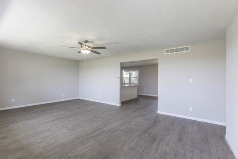 413 E Northtown Rd, Normal, IL 61761 photo 4