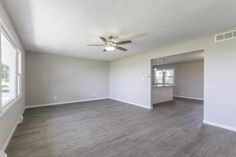 413 E Northtown Rd, Normal, IL 61761 photo 6