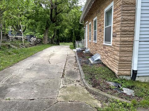 73 Jerusha Ave, Elgin, IL 60123 photo 2