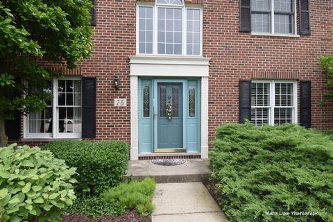 75 Newberry Ct, Elgin, IL 60124 photo 2