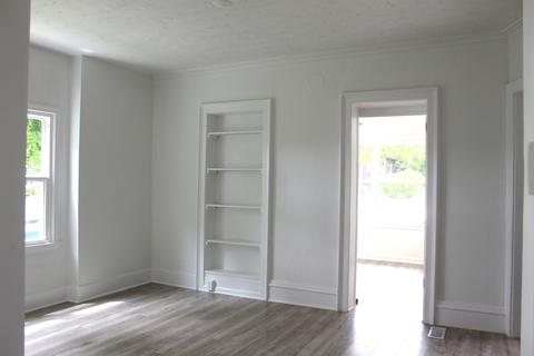 275 Mcclure Ave, Elgin, IL 60123 photo 10