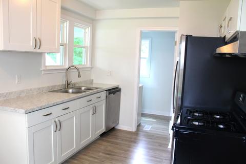 275 Mcclure Ave, Elgin, IL 60123 photo 4