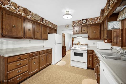 21 Erin Ln, Kankakee, IL 60901 photo 9