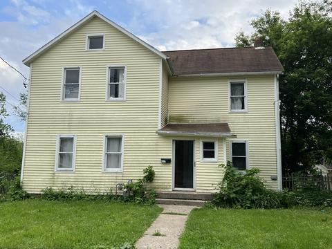 821 E Pleasant St, Freeport, IL 61032 photo 2