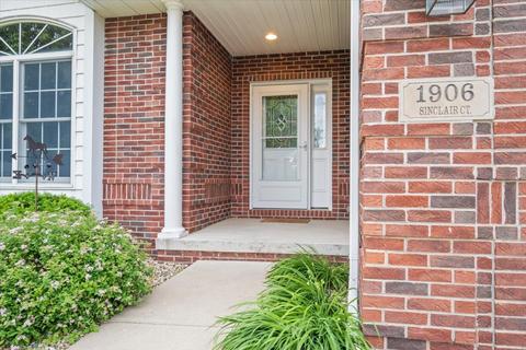 1906 Sinclair Ct, Bloomington, IL 61704 photo 2