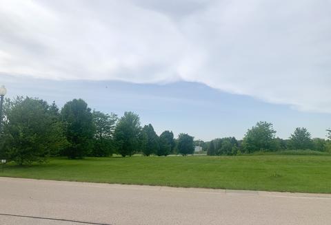 2000 Red Oak Ln, Spring Grove, IL 60081