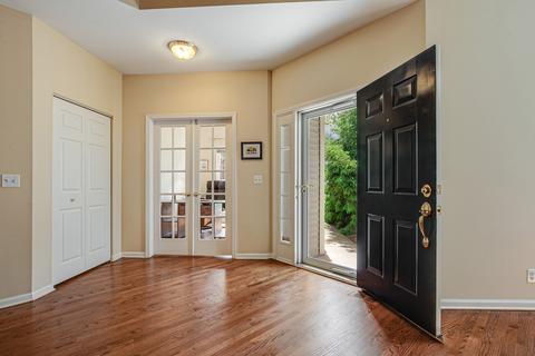 12880 W Sanctuary Ln, Lake Bluff, IL 60044 photo 2