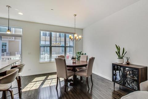 779 Lee St, Des Plaines, IL 60016 photo 3