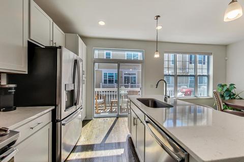 779 Lee St, Des Plaines, IL 60016 photo 6