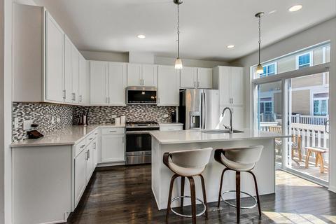 779 Lee St, Des Plaines, IL 60016 photo 5