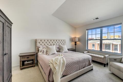 779 Lee St, Des Plaines, IL 60016 photo 9