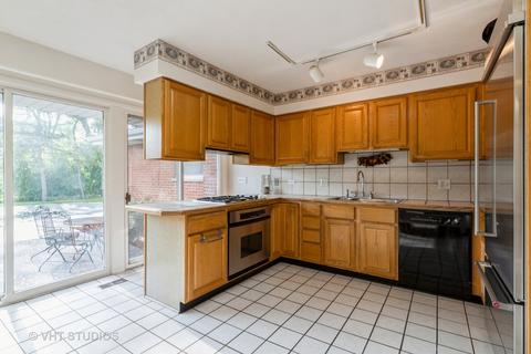 360 Cambridge Rd, Des Plaines, IL 60016 photo 3