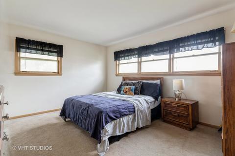 360 Cambridge Rd, Des Plaines, IL 60016 photo 5