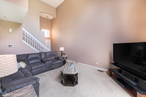 835 Mesa Dr, Elgin, IL 60123 photo 4