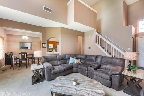 835 Mesa Dr, Elgin, IL 60123 photo 3