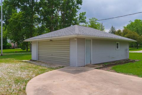 320 W Jeffery St, Cullom, IL 60929 photo 28