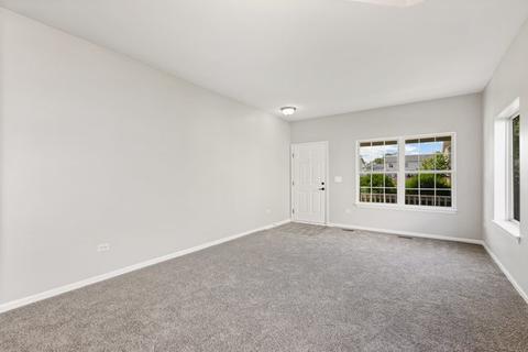 335 Gregory Ln, Plano, IL 60545 photo 4