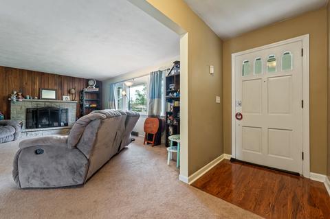 644 Seneca Dr, Aurora, IL 60506 photo 3