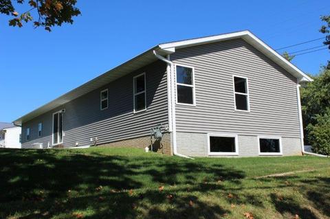 209 S Heaton St, Morrison, IL 61270 photo 4