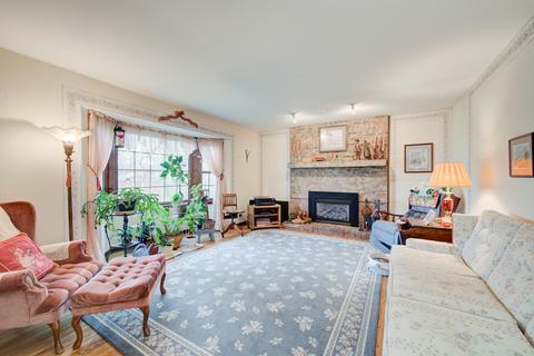160 Hamilton Ln, Wheaton, IL 60189 photo 6