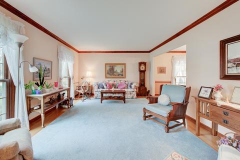 160 Hamilton Ln, Wheaton, IL 60189 photo 3