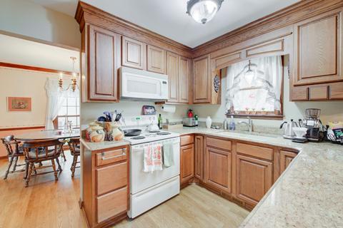 160 Hamilton Ln, Wheaton, IL 60189 photo 9