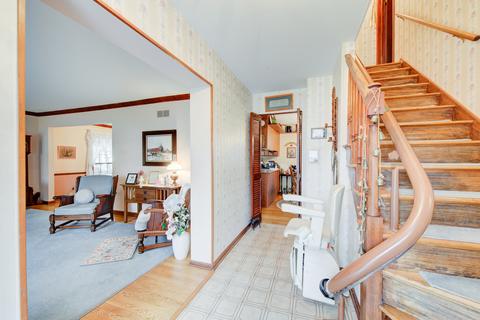 160 Hamilton Ln, Wheaton, IL 60189 photo 8