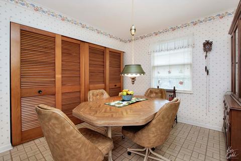 514 Warren Rd, Glenview, IL 60025 photo 7
