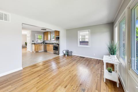 1987 Howard Ave, Des Plaines, IL 60018 photo 4
