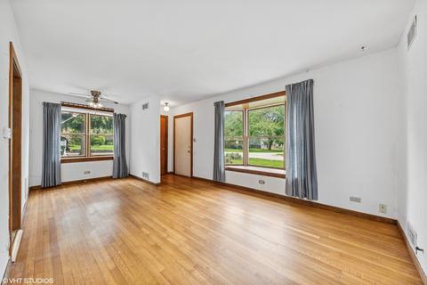 319 E Ardmore Ave, Roselle, IL 60172 photo 3