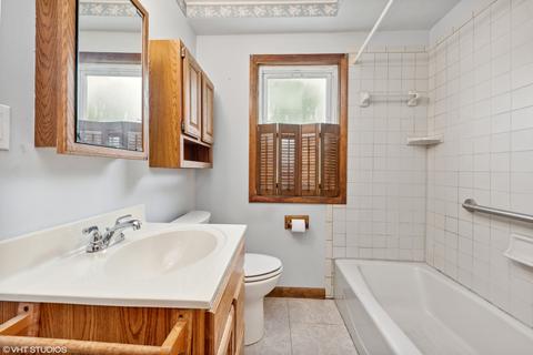 319 E Ardmore Ave, Roselle, IL 60172 photo 9