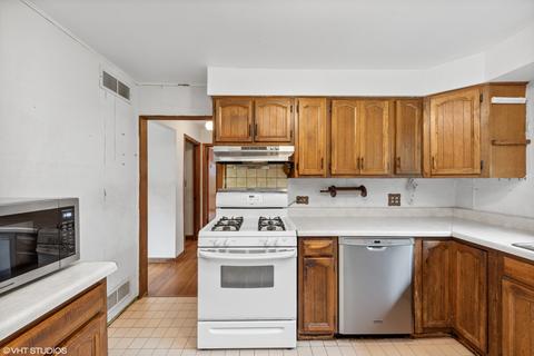 319 E Ardmore Ave, Roselle, IL 60172 photo 5