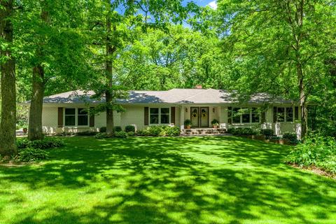 7748 Bond Dr, Roscoe, IL 61073 photo 2