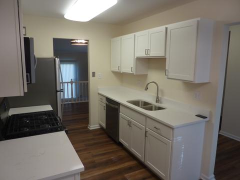 710 Scarbrough Cir, Hoffman Estates, IL 60169 photo 13