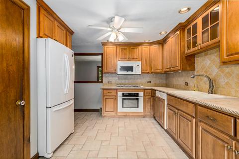 2 E Logan St, Lemont, IL 60439 photo 13