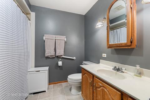 7213 Giddings Ave, Burr Ridge, IL 60527 photo 12