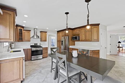 1332 Deerfield Ln, Bartlett, IL 60103 photo 5