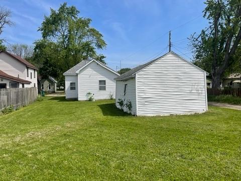 1210 E Main St, Clinton, IL 61727 photo 2