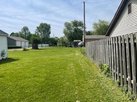 1210 E Main St, Clinton, IL 61727 photo 3