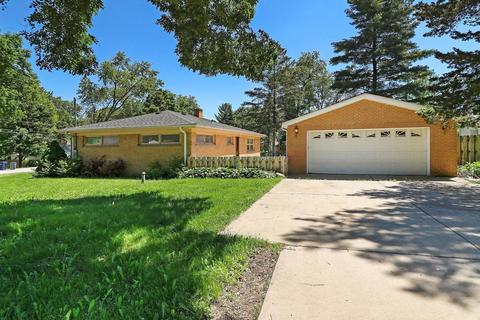 409 Beach Dr, Algonquin, IL 60102 photo 1