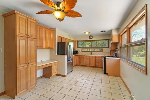 409 Beach Dr, Algonquin, IL 60102 photo 2